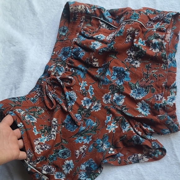 Kut from the Kloth, Size 10 shorts - Picture 3 of 5